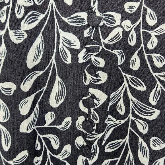 J. Jill Black and White Midi Skirt, A Line Sz XS Floral w Elastic Waist and Slit - Picture 3 of 13